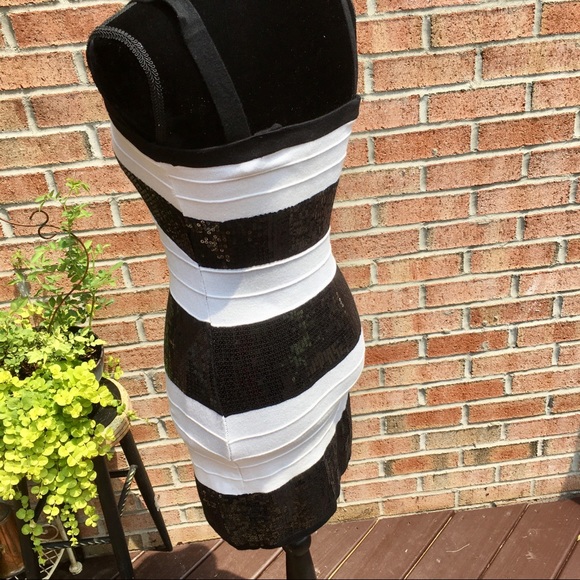 Sold Body-con criss-cross sequin bandage dress - Picture 7 of 13